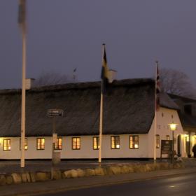 Hovborg Kro med julelys