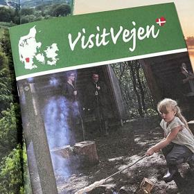 Den trykte VisitVejen Guide 2024-versionen