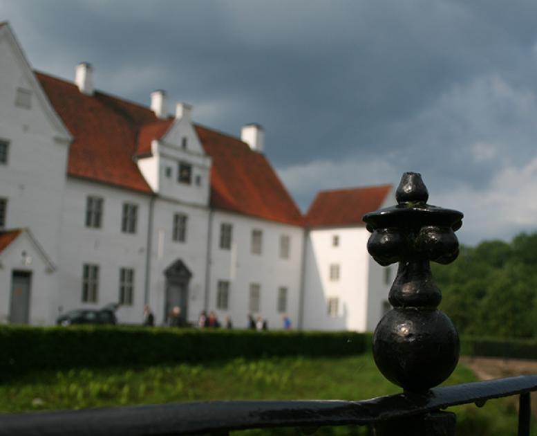 Sønderskov Hovedgård i gråvejr